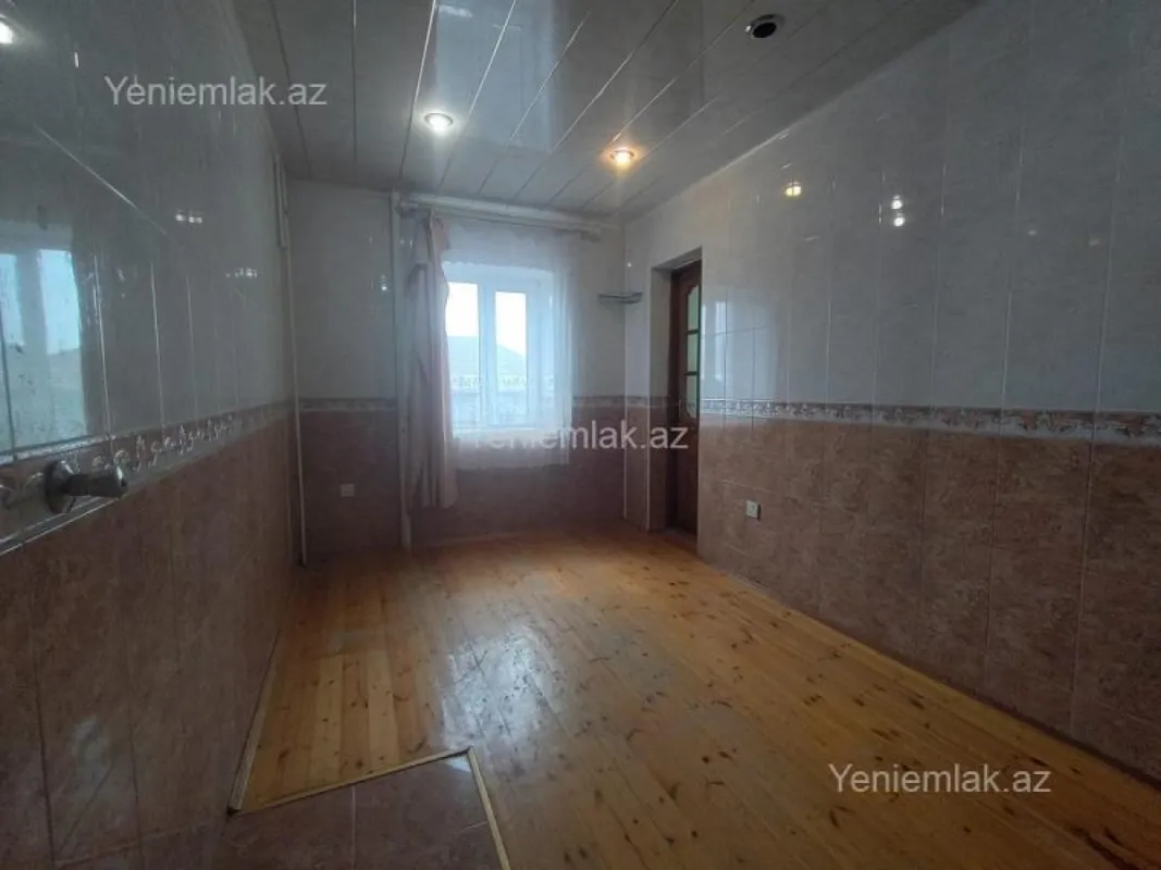 Satılır 2 otaqlı köhnə tikili 55 m²
