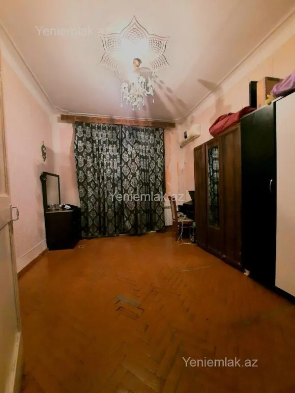 Satılır 2 otaqlı köhnə tikili 60 m²