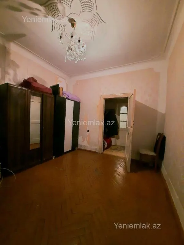 Satılır 2 otaqlı köhnə tikili 60 m²