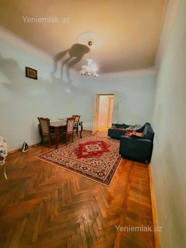 Satılır 2 otaqlı köhnə tikili 60 m²