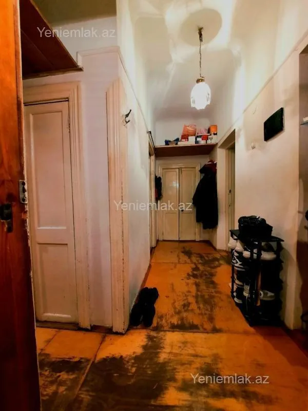 Satılır 2 otaqlı köhnə tikili 60 m²