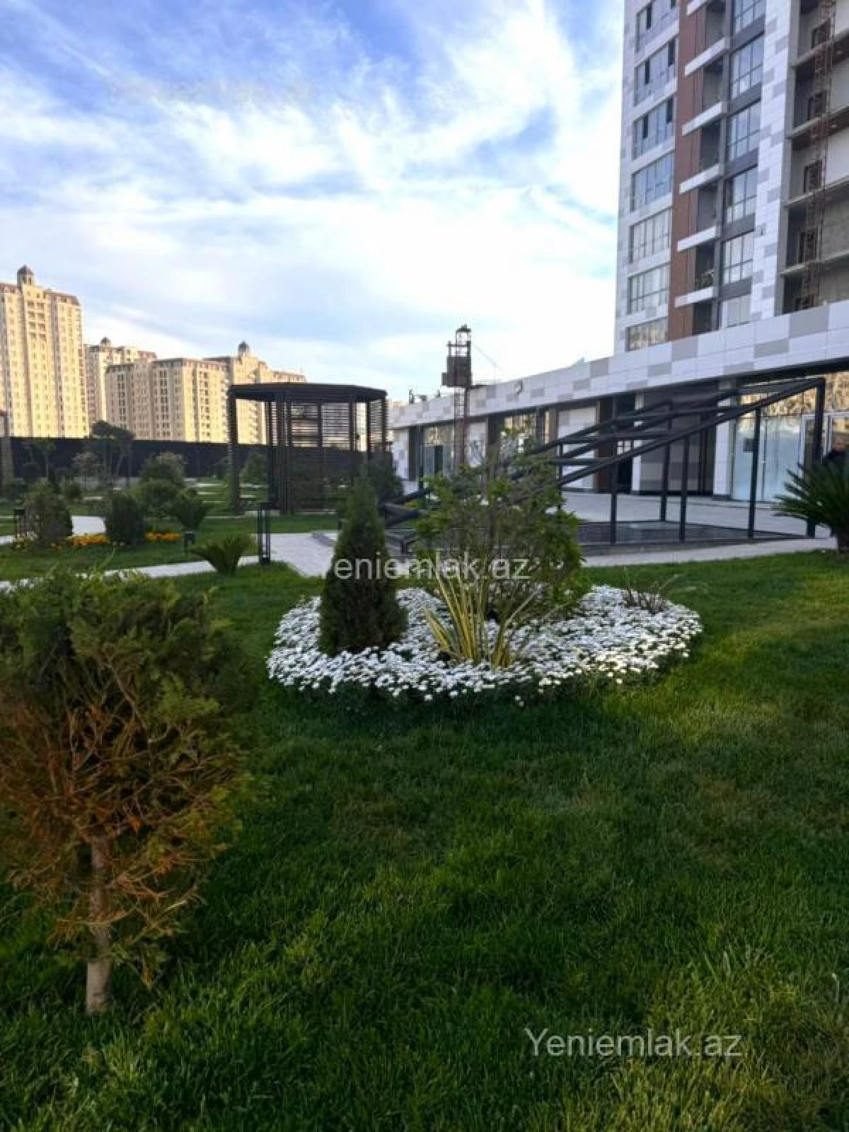 Satılır 3 otaqlı yeni tikili 107 m²