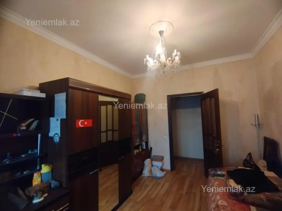 Satılır 5 otaqlı köhnə tikili 110 m²