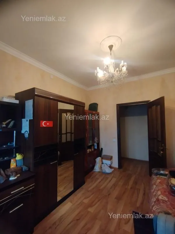Satılır 5 otaqlı köhnə tikili 110 m²