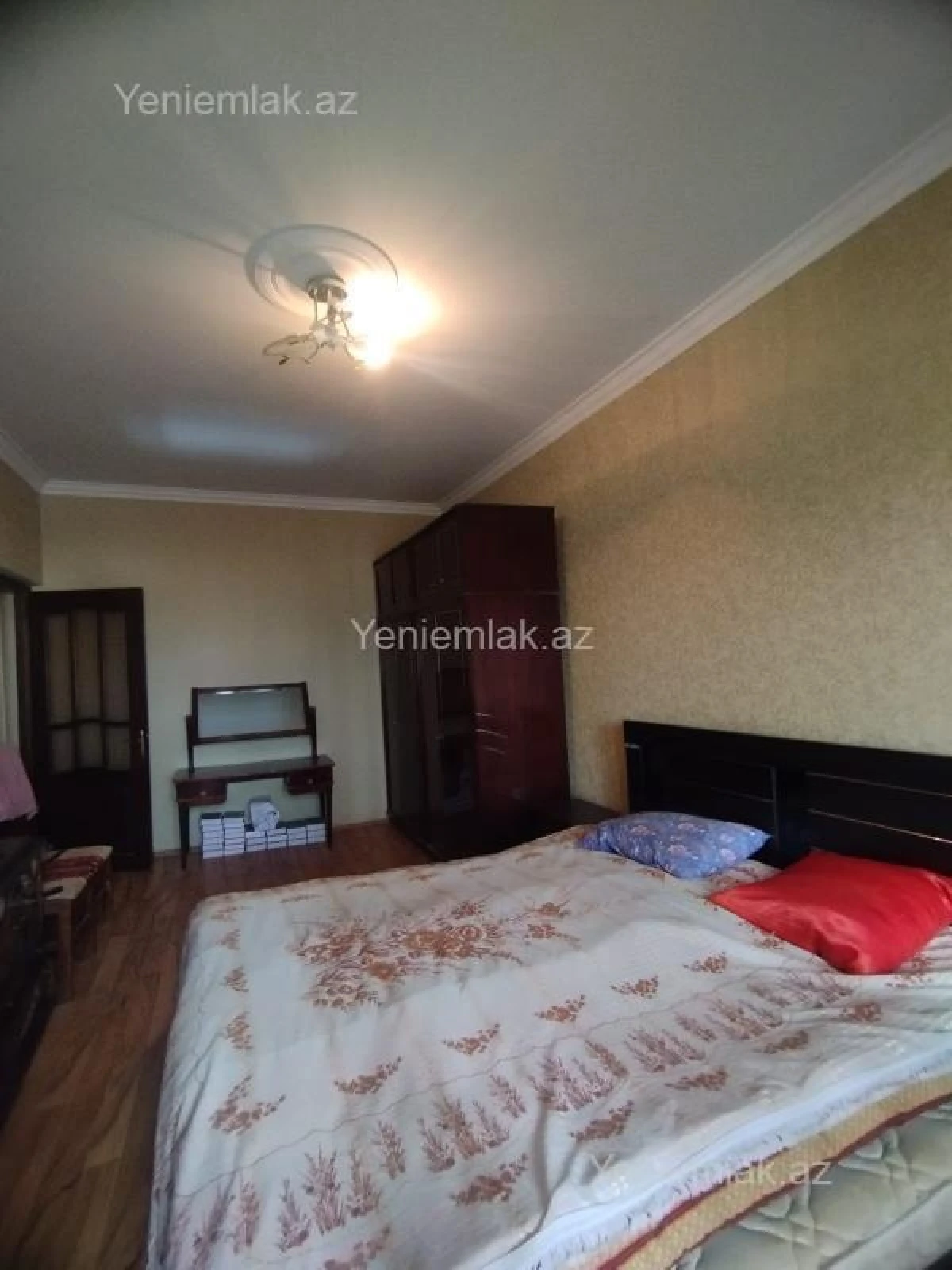 Satılır 5 otaqlı köhnə tikili 110 m²