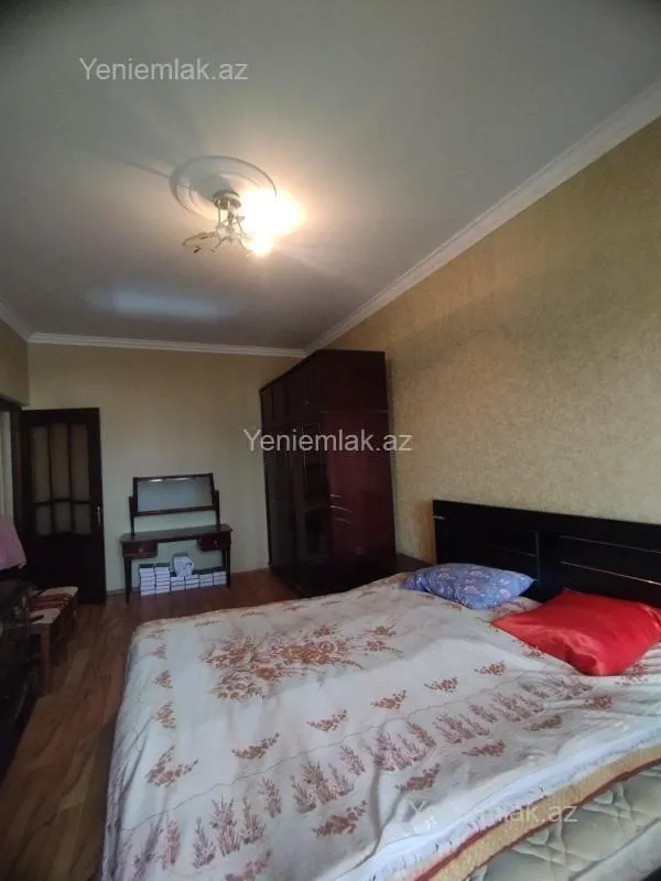 Satılır 5 otaqlı köhnə tikili 110 m²