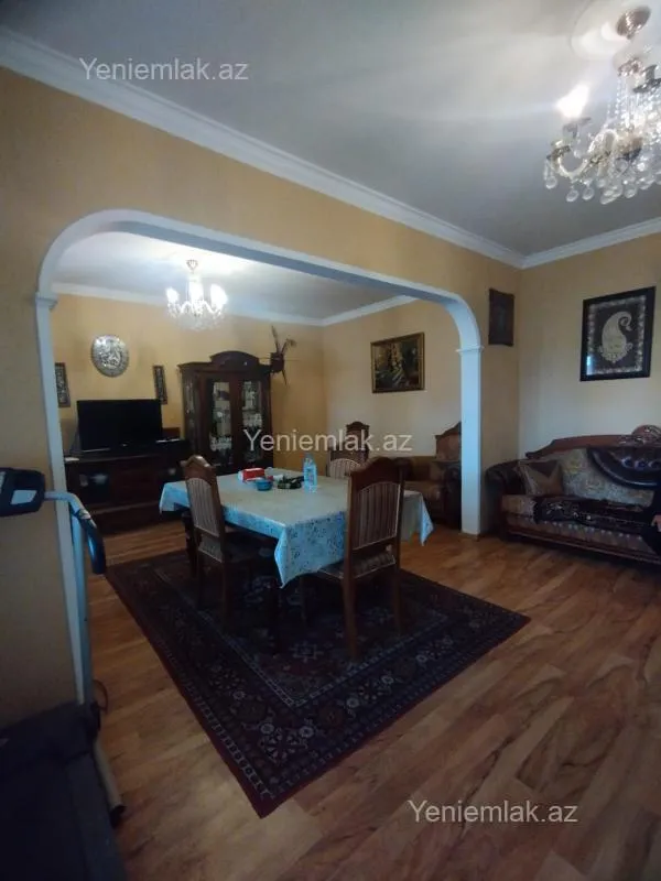 Satılır 5 otaqlı köhnə tikili 110 m²