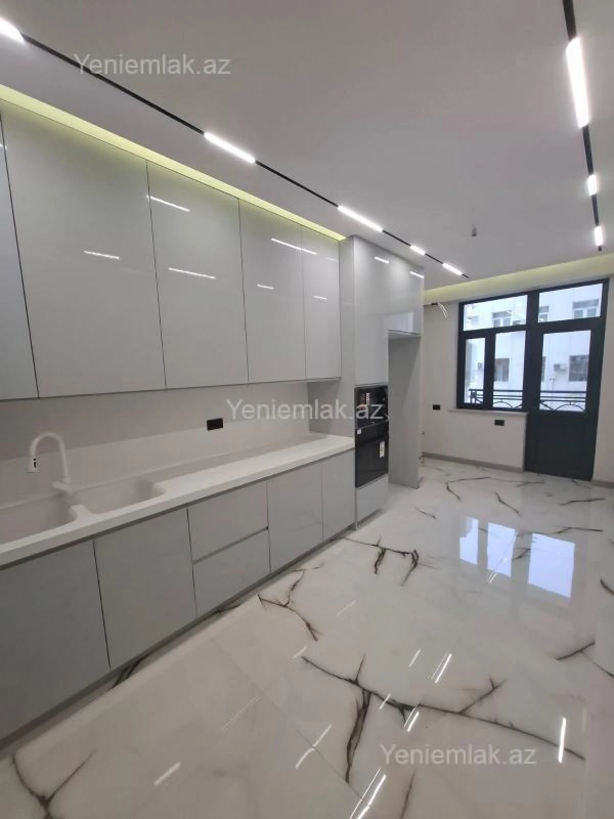 Satılır 4 otaqlı yeni tikili 145 m²