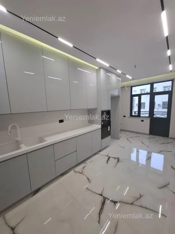 Satılır 4 otaqlı yeni tikili 145 m²