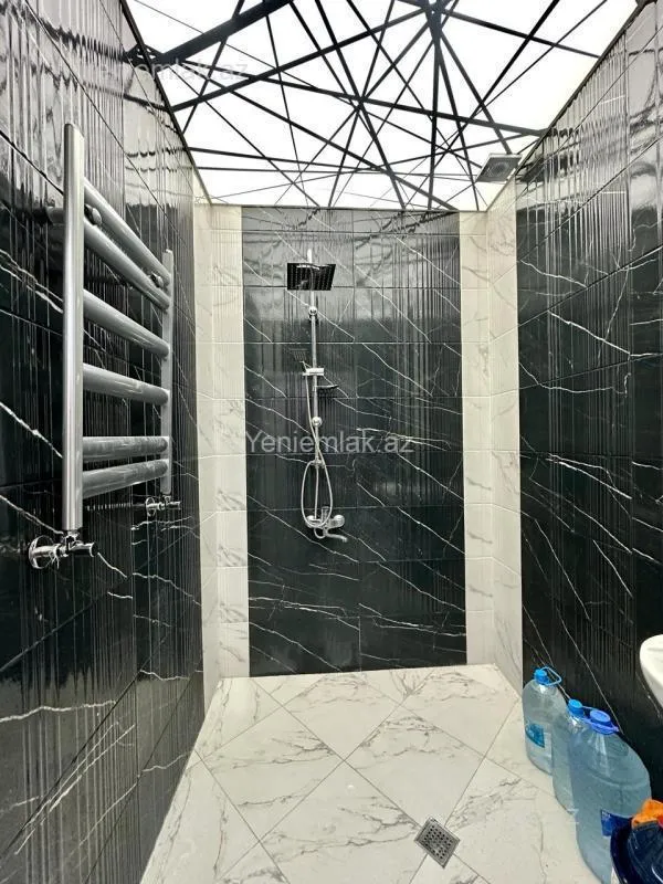 Satılır 2 otaqlı köhnə tikili 69 m²