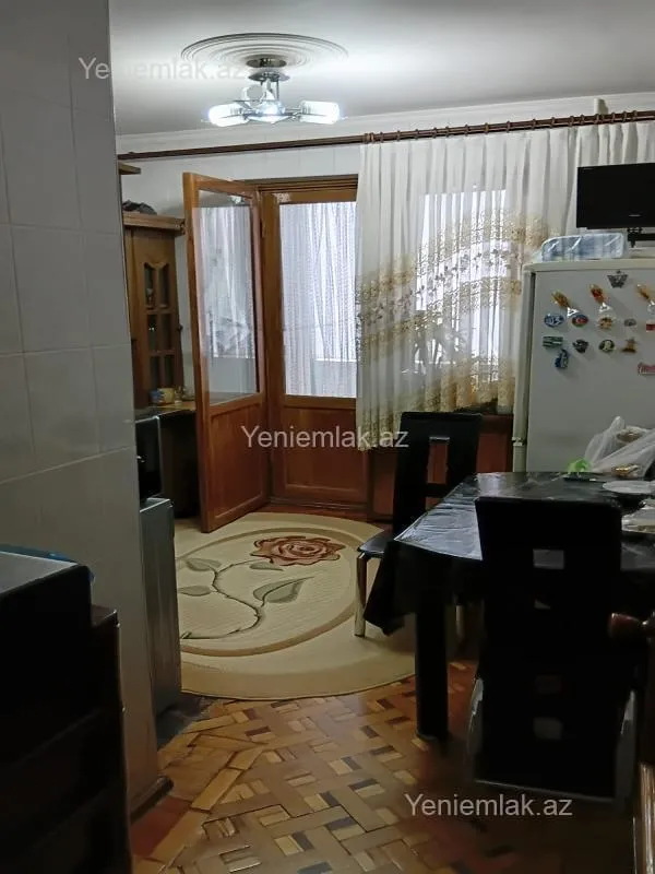 Satılır 3 otaqlı köhnə tikili 80 m²
