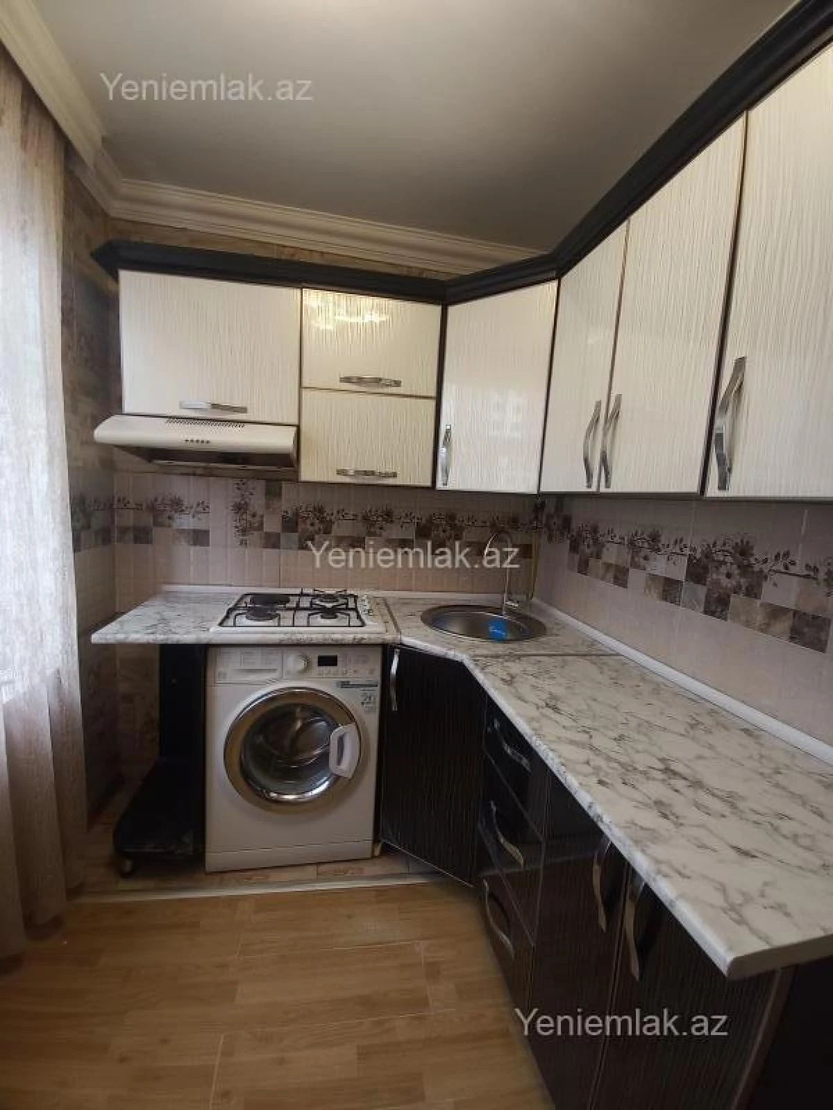 Satılır 1 otaqlı köhnə tikili 42 m²