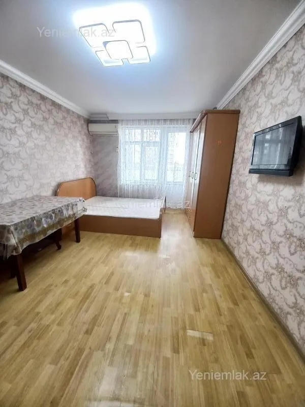Satılır 1 otaqlı köhnə tikili 42 m²