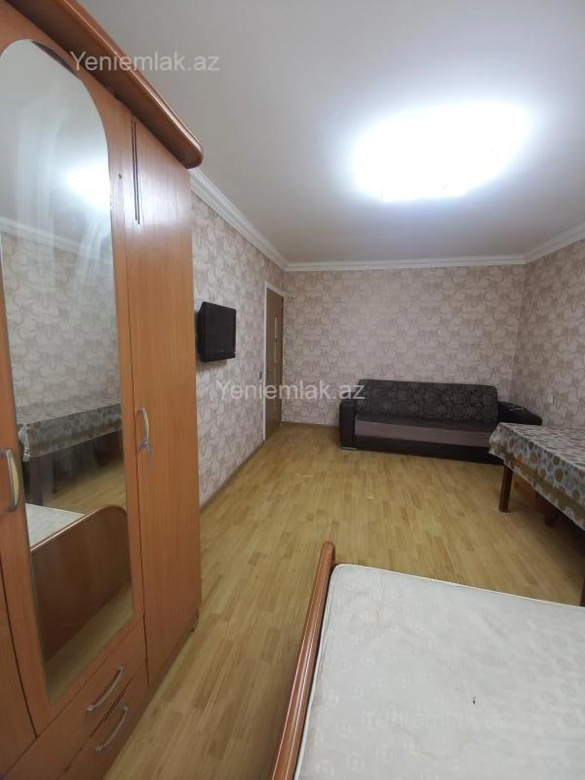 Satılır 1 otaqlı köhnə tikili 42 m²