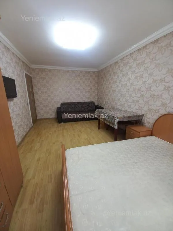 Satılır 1 otaqlı köhnə tikili 42 m²