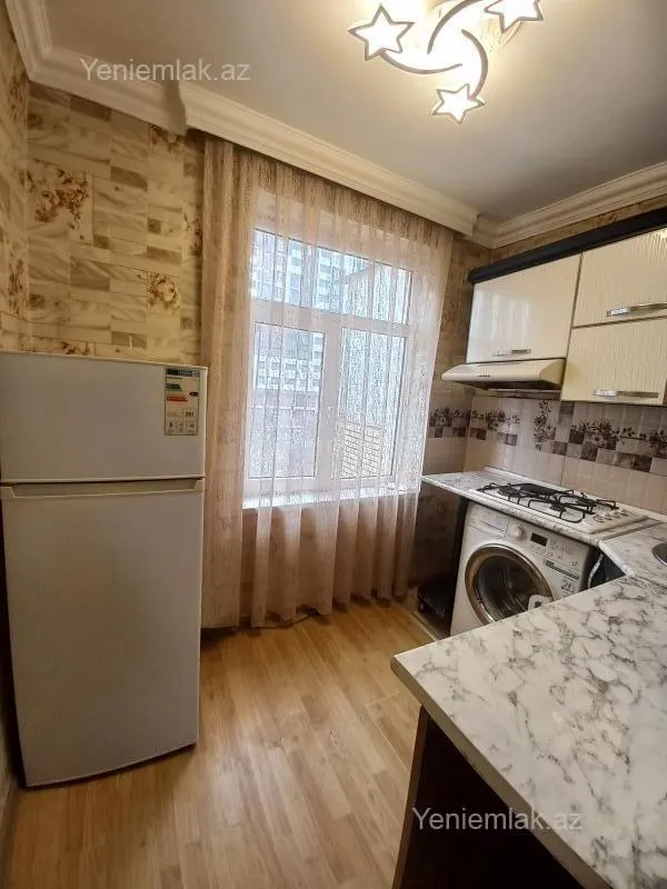 Satılır 1 otaqlı köhnə tikili 42 m²