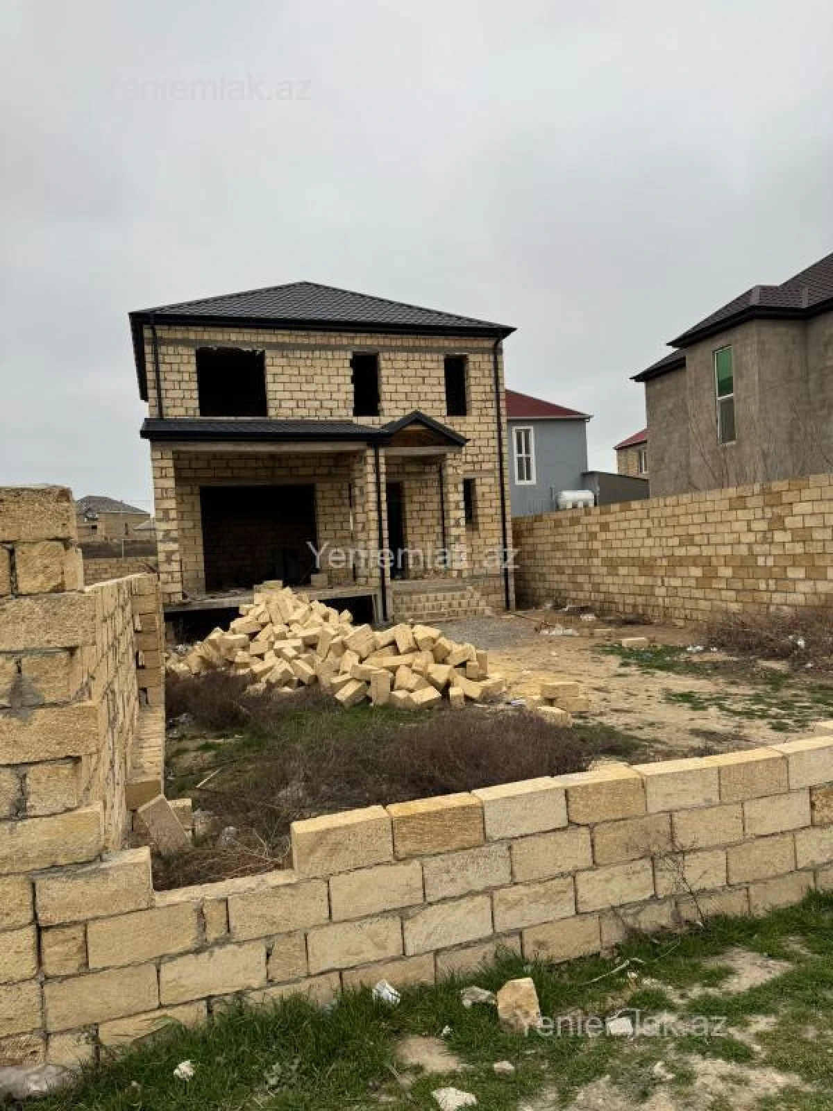 Satılır 4 otaqlı həyət evi 220 m²