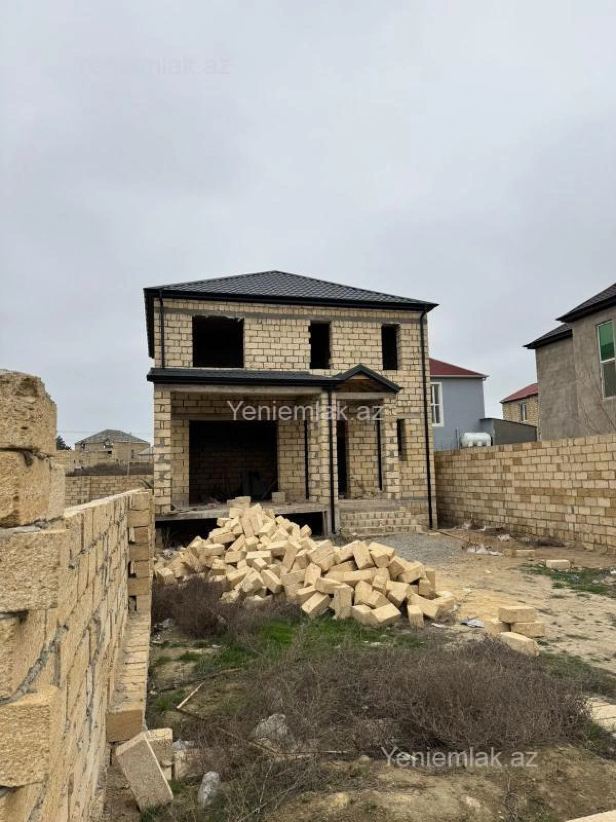 Satılır 4 otaqlı həyət evi 220 m²