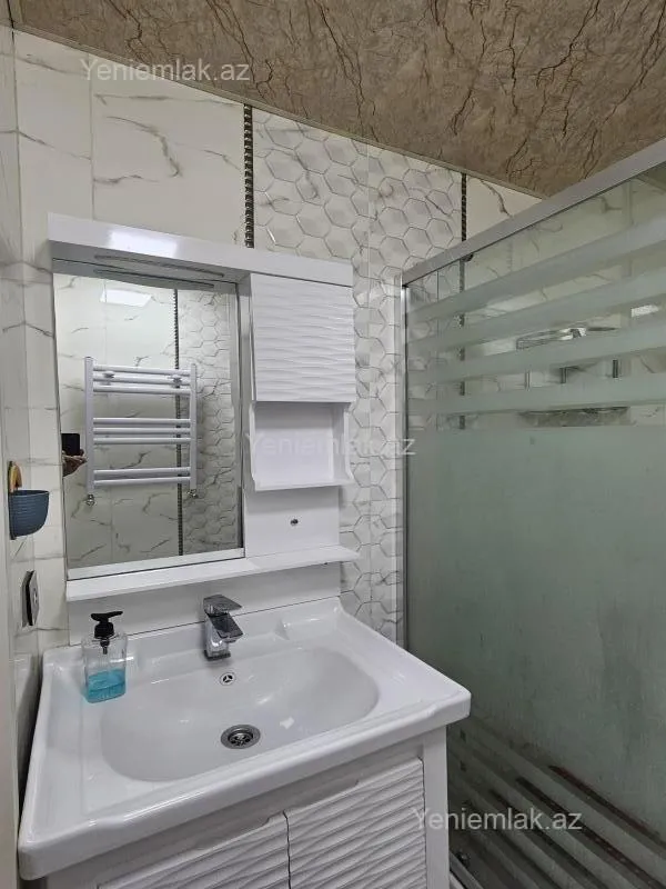 Satılır 3 otaqlı yeni tikili 60 m²