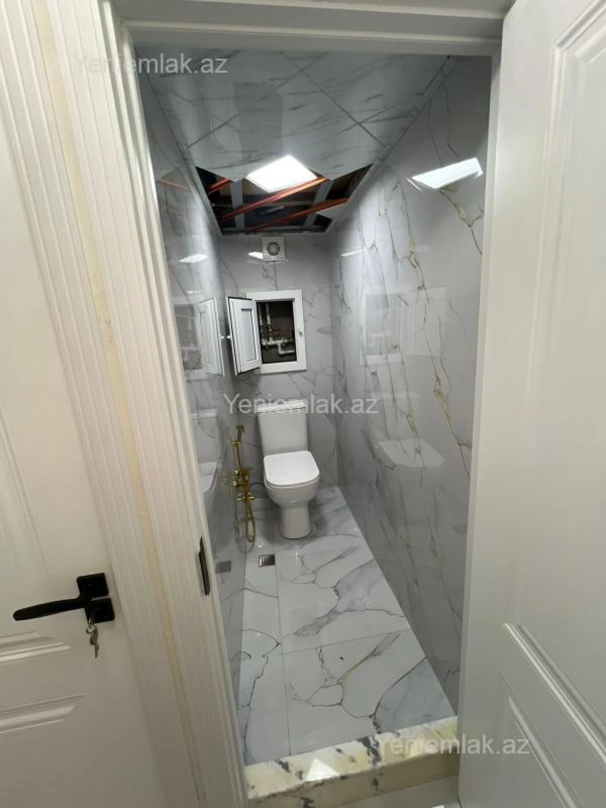 Satılır 2 otaqlı köhnə tikili 75 m²