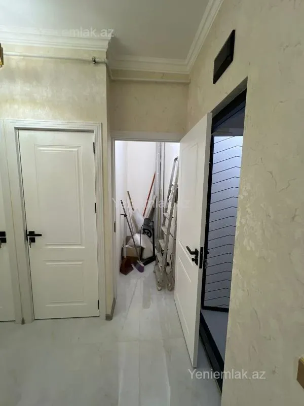 Satılır 2 otaqlı köhnə tikili 75 m²