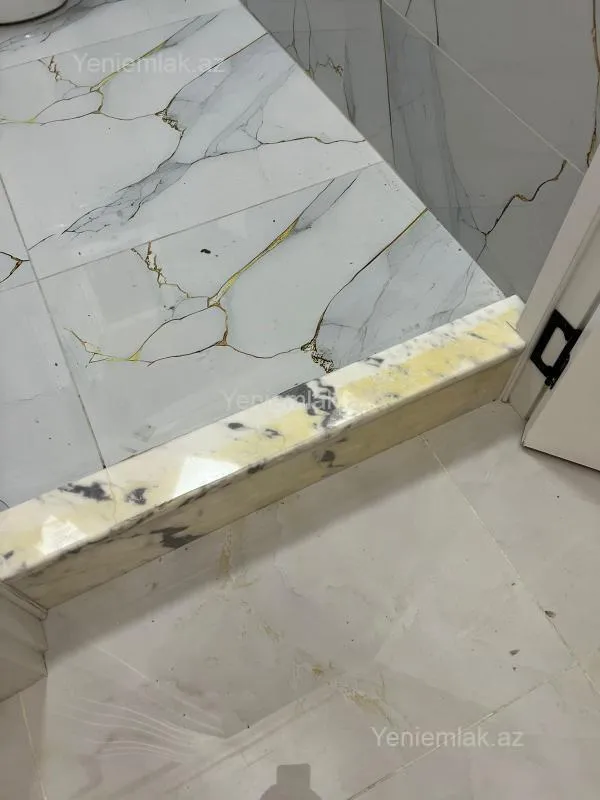 Satılır 2 otaqlı köhnə tikili 75 m²