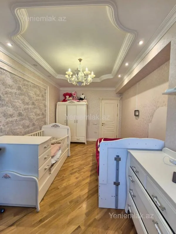 Satılır 3 otaqlı yeni tikili 145 m²