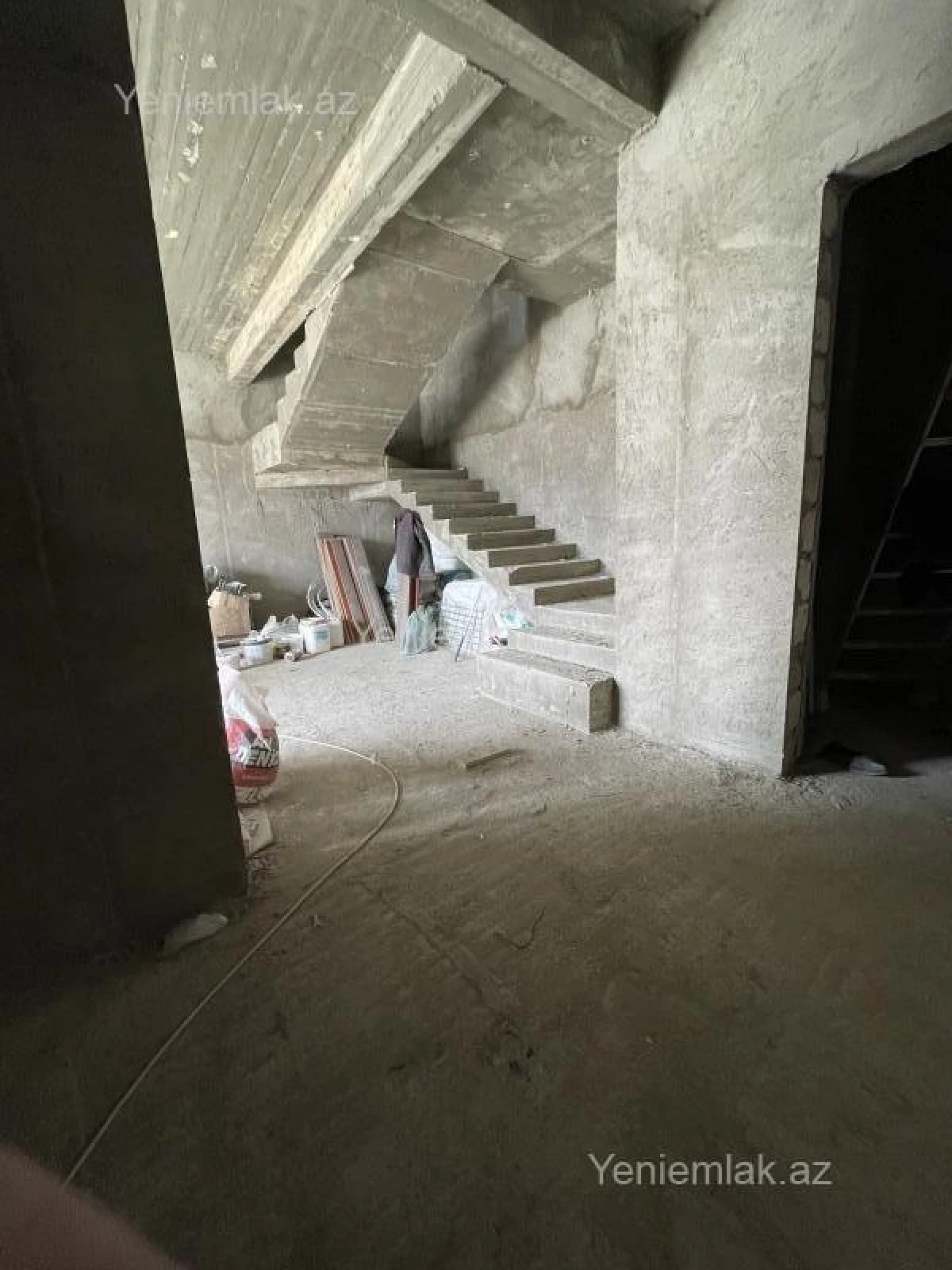 Satılır 5 otaqlı həyət evi 190 m²