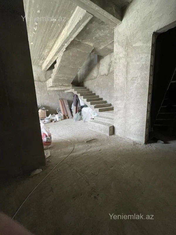 Satılır 5 otaqlı həyət evi 190 m²