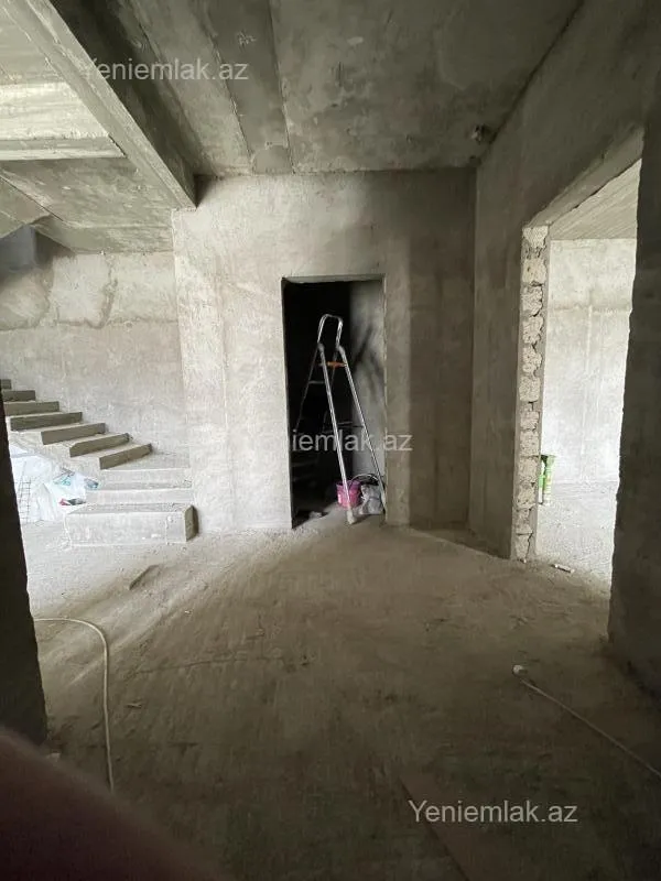 Satılır 5 otaqlı həyət evi 190 m²