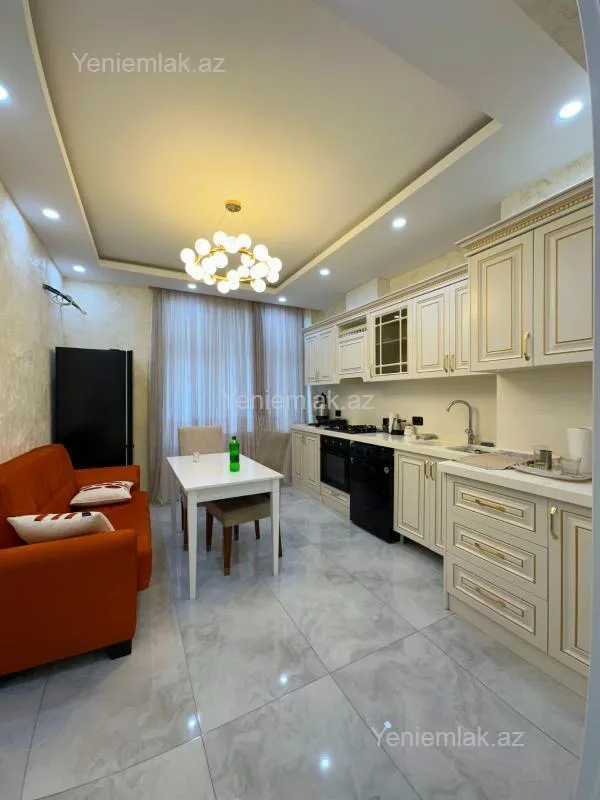 Satılır 3 otaqlı yeni tikili 125 m²