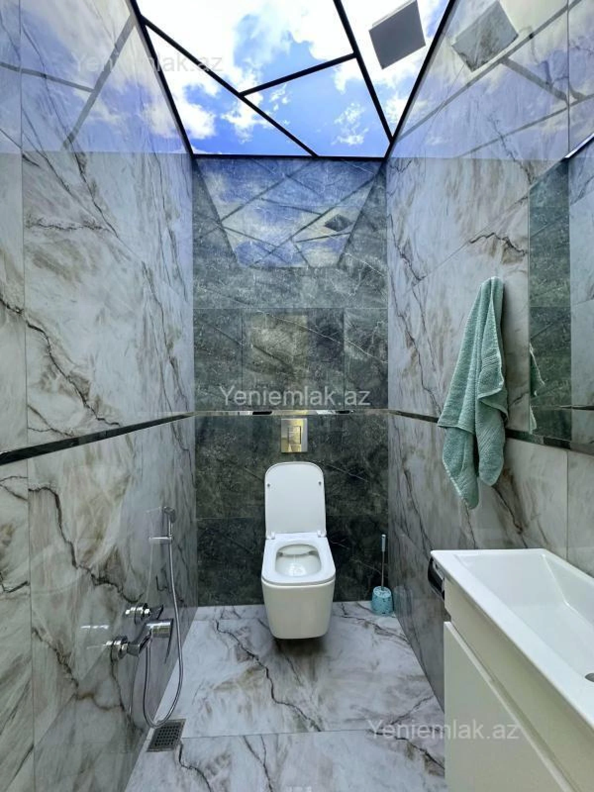 Satılır 3 otaqlı yeni tikili 125 m²