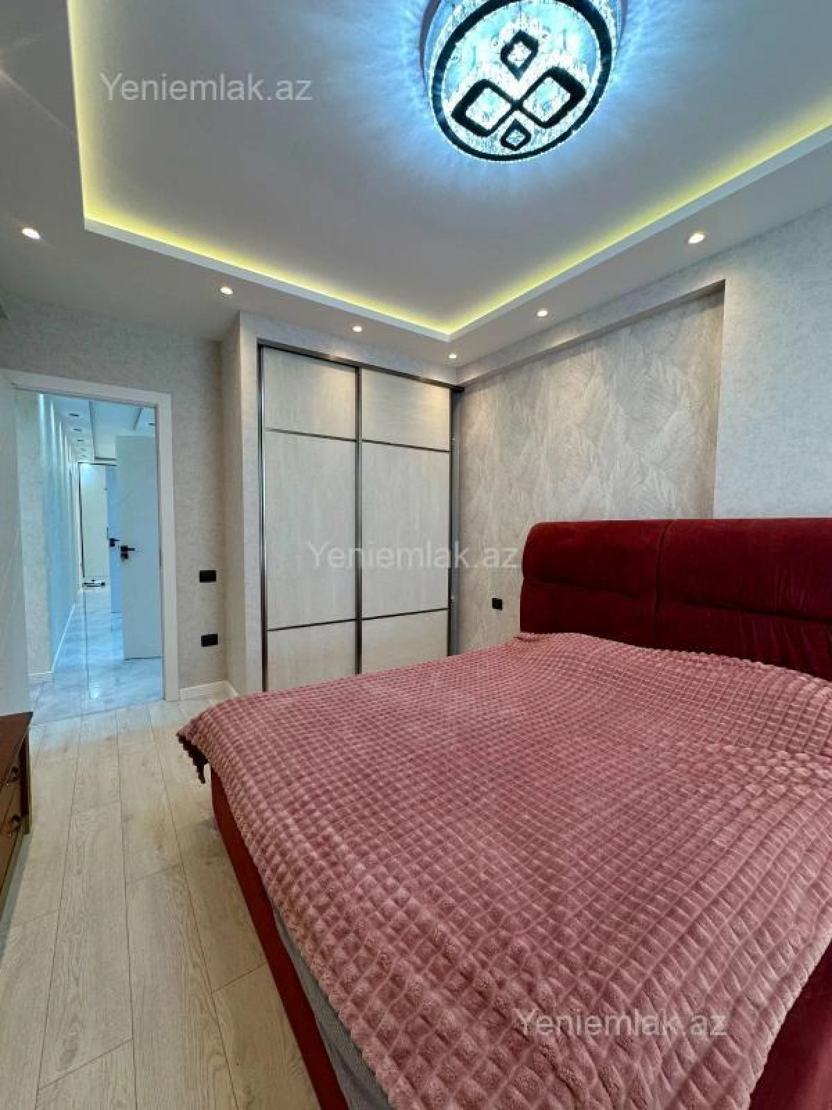 Satılır 3 otaqlı yeni tikili 125 m²
