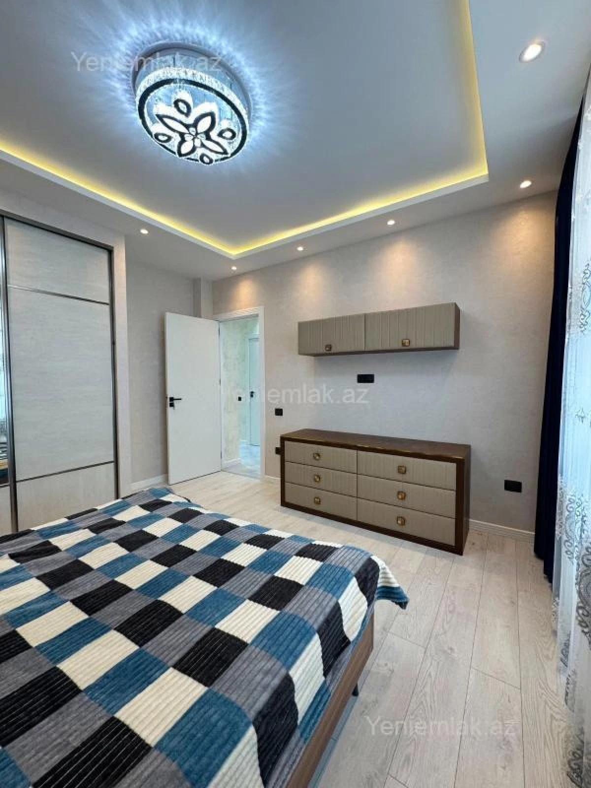 Satılır 3 otaqlı yeni tikili 125 m²