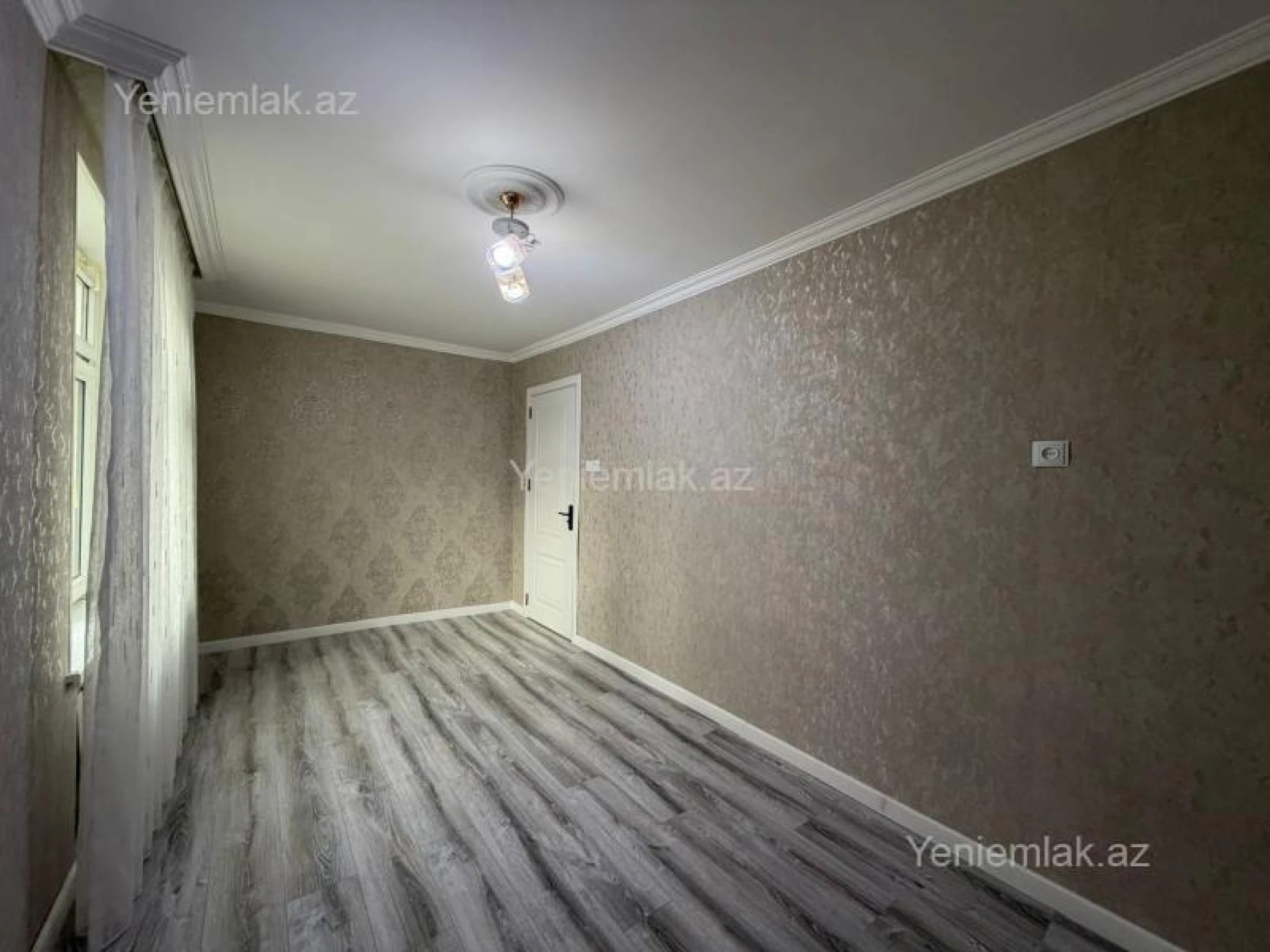 Satılır 2 otaqlı köhnə tikili 60 m²