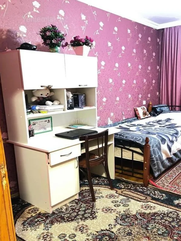 Satılır 4 otaqlı köhnə tikili 90 m²