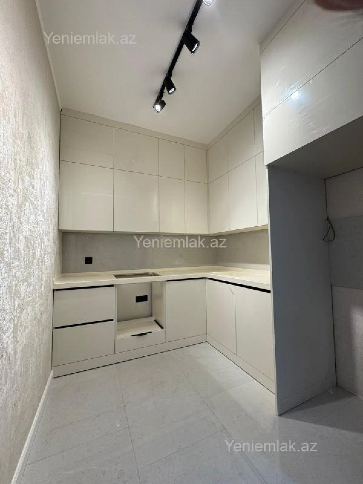 Satılır 2 otaqlı yeni tikili 67 m²