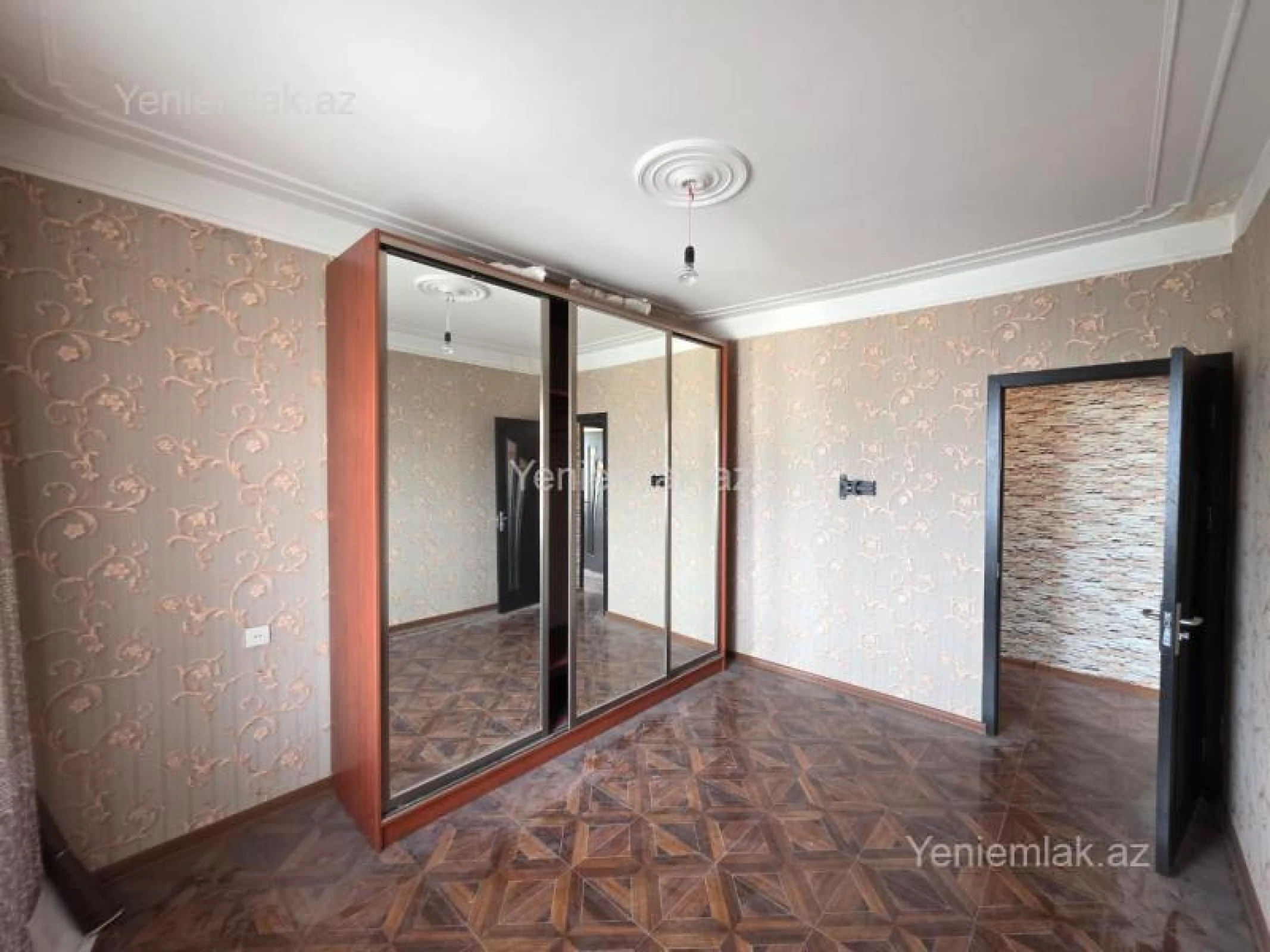 Satılır 2 otaqlı köhnə tikili 60 m²