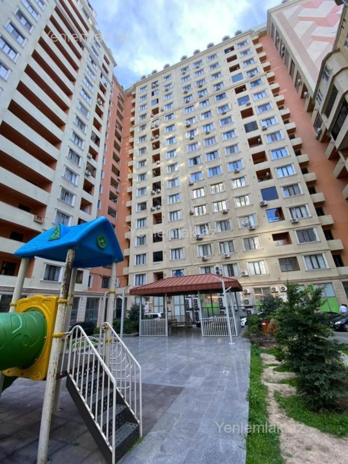 Satılır 3 otaqlı yeni tikili 110 m²