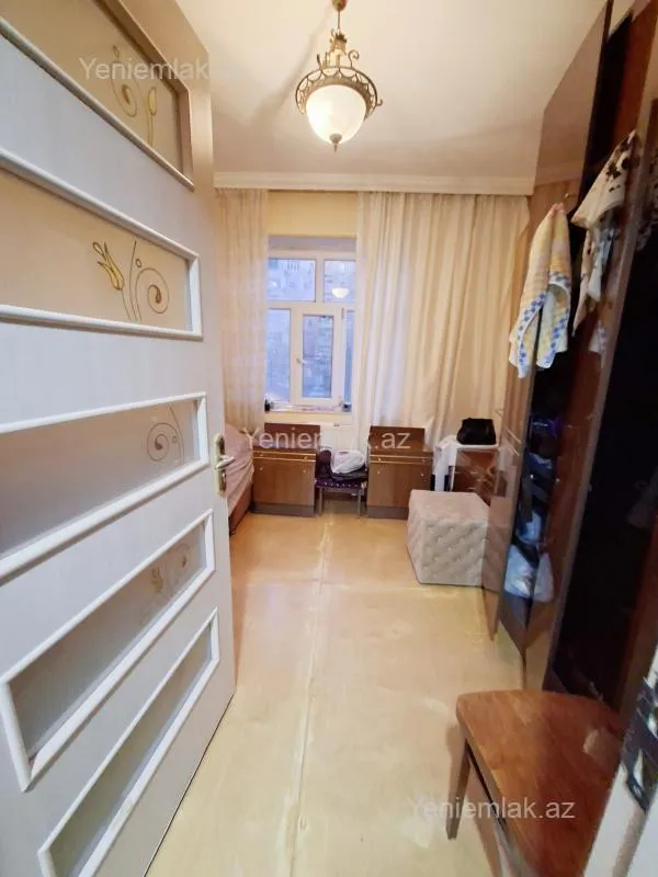 Satılır 3 otaqlı köhnə tikili 80 m²