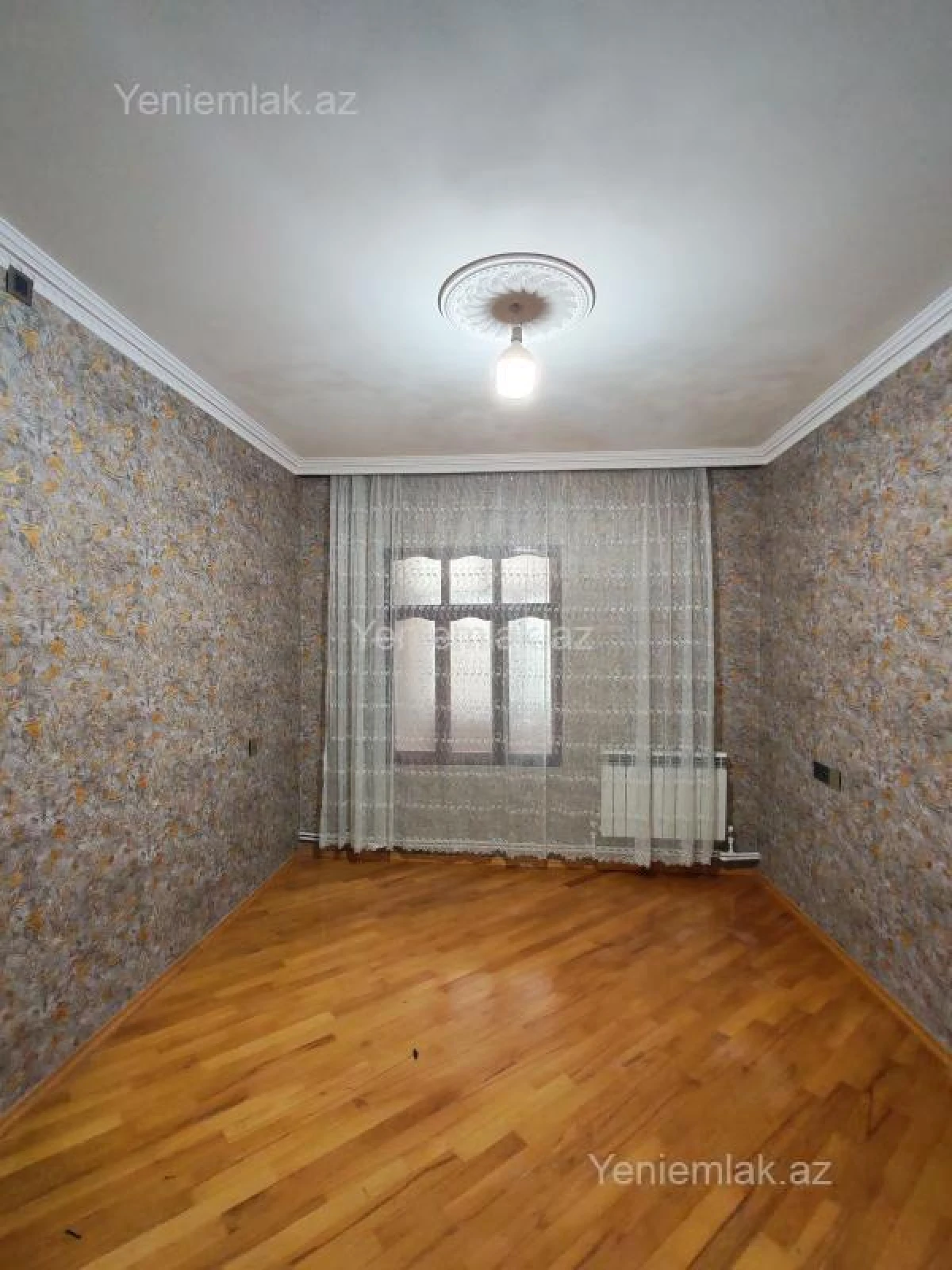 Satılır 2 otaqlı köhnə tikili 65 m²