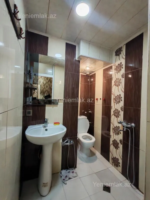 Satılır 2 otaqlı köhnə tikili 65 m²