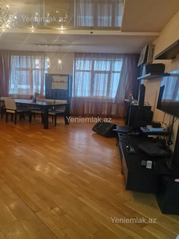 Satılır 2 otaqlı yeni tikili 110 m²