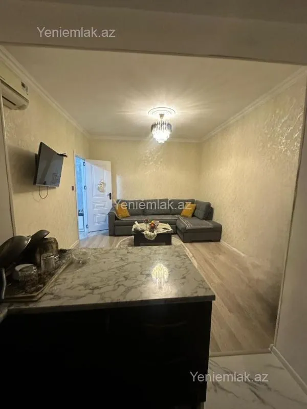 Satılır 1 otaqlı köhnə tikili 40 m²