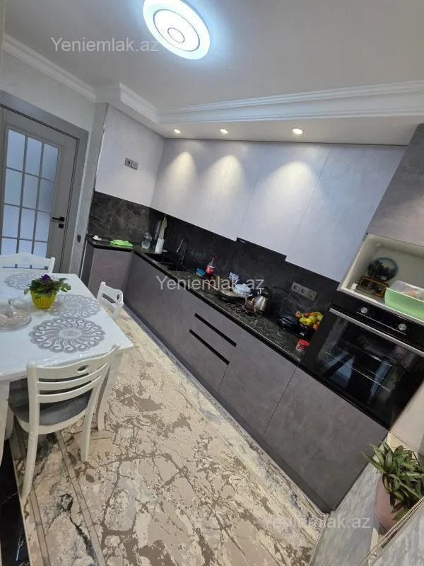Satılır 3 otaqlı köhnə tikili 70 m²