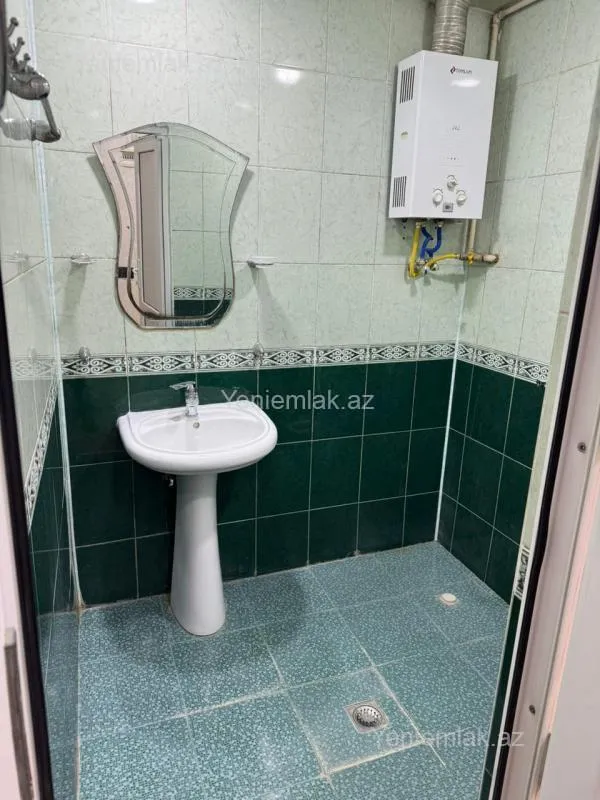 Satılır 2 otaqlı köhnə tikili 60 m²