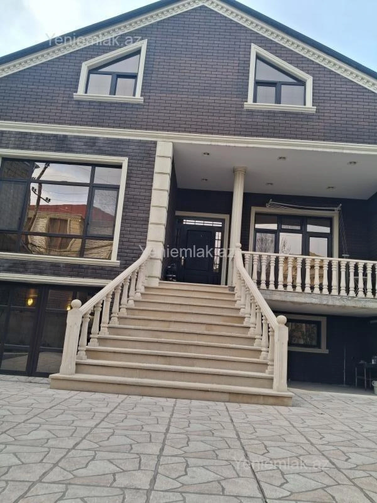 Satılır 5 otaqlı həyət evi 260 m²