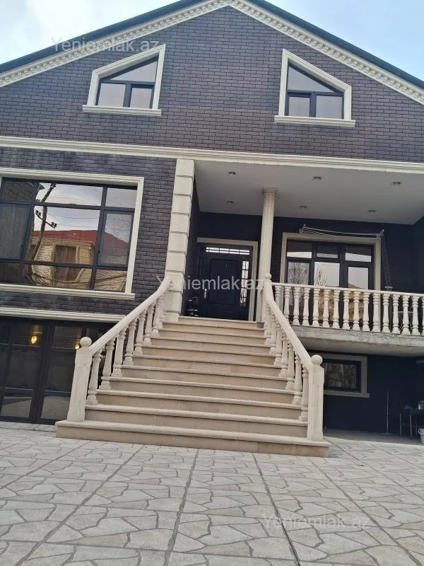 Satılır 5 otaqlı həyət evi 260 m²