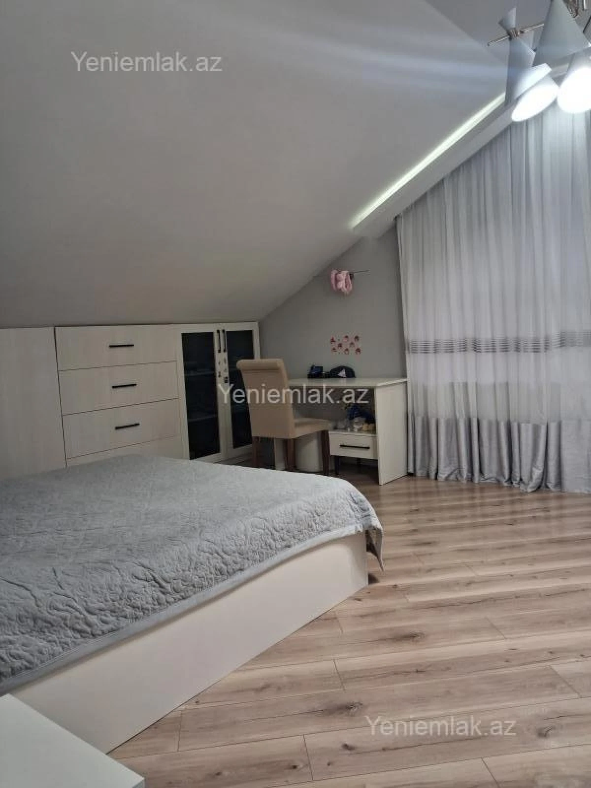 Satılır 5 otaqlı həyət evi 260 m²