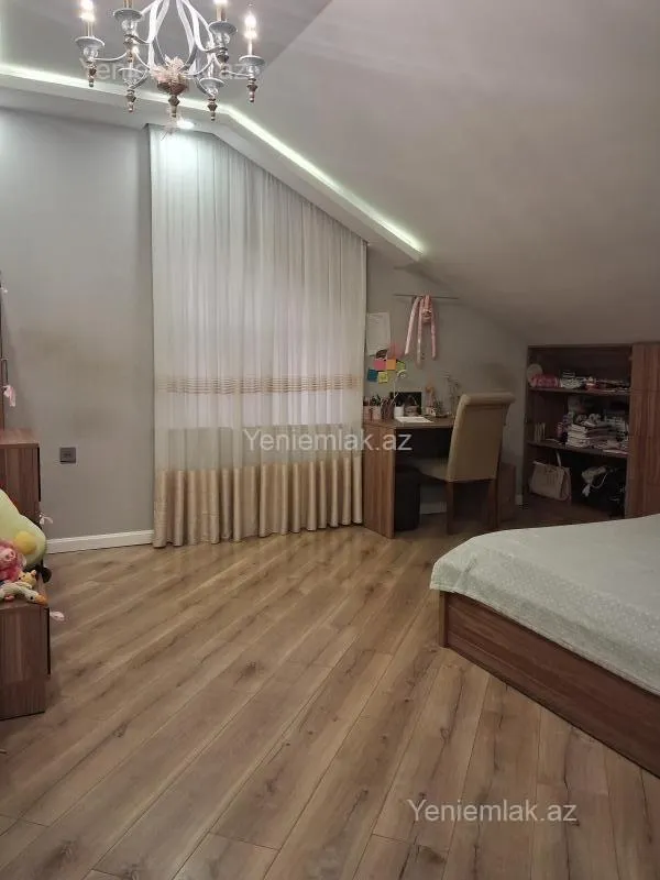 Satılır 5 otaqlı həyət evi 260 m²